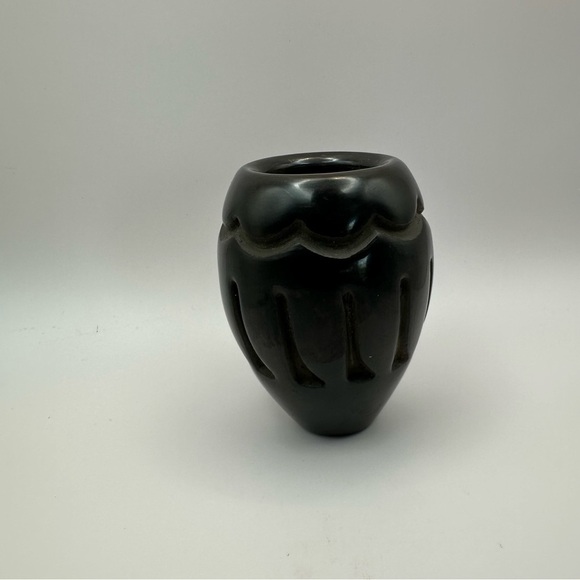 Santa Clara Pueblo Blackware Pottery by Elaine Salazar โ 3.5" Carved Vase - Picture 10 of 12